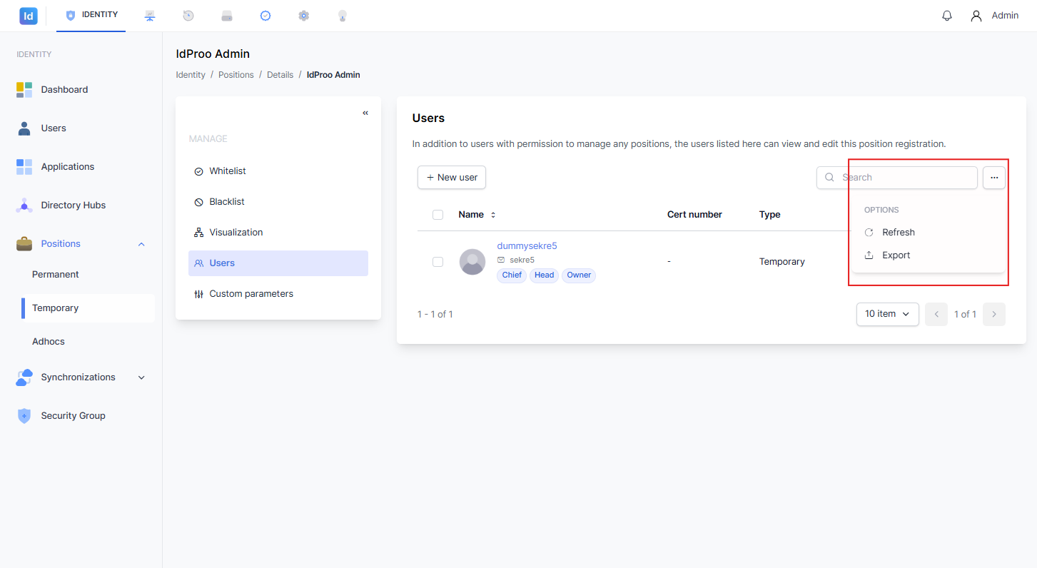 Menu dropdown Options pada halaman Users menampilkan pilihan Refresh dan Export yang disorot kotak merah. Tabel sudah berisi satu data pengguna.